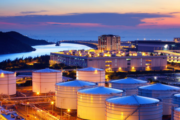 Oil tank in cargo service terminal