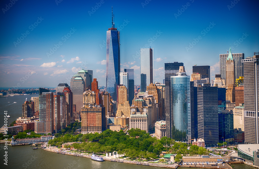 New York. Stunning helicopter view of lower Manhattan Skyline on - obrazy, fototapety, plakaty 