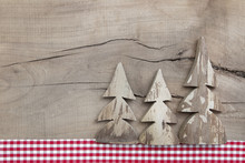 Weihnachtskarte Klassisch Rustikal Kariert In Rot Mit Holz