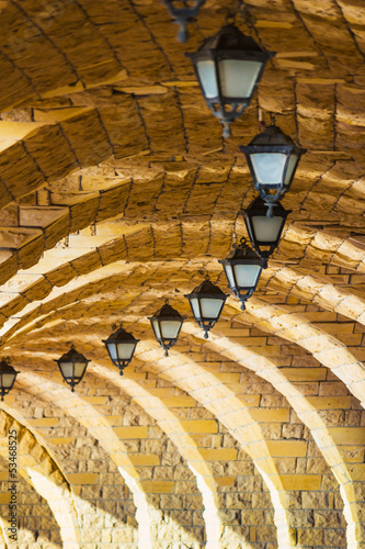 Obraz w ramie The arched stone colonnade with lanterns