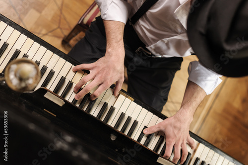 Fotografía Talent and virtuosity. Top view of handsome young men playing pi