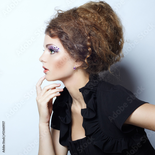 Obraz w ramie Portrait of beautiful woman with elegant hairstyle