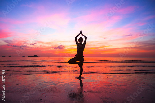 Naklejka na szybę Silhouette woman yoga practice at the seaside at sunset.