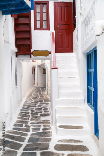 tradycyjny-grecki-dom-na-mykonos-wyspie-grecja