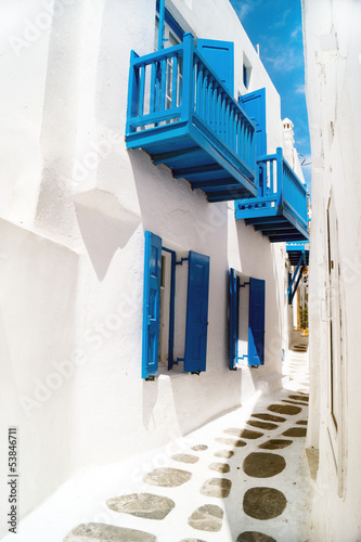 tradycyjny-grecki-dom-na-mykonos-wyspie-grecja
