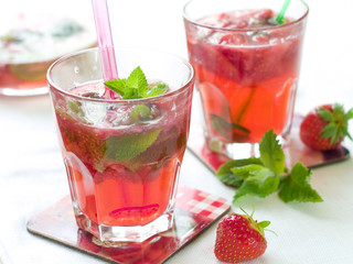 Poster - strawberry mojito or lemonade