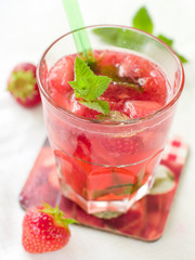 Canvas Print - strawberry mojito or lemonade