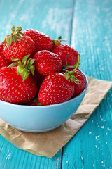 Wall Mural - Bowl of fresh strawberries