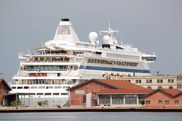 Wall Mural - cruiser ship at the port