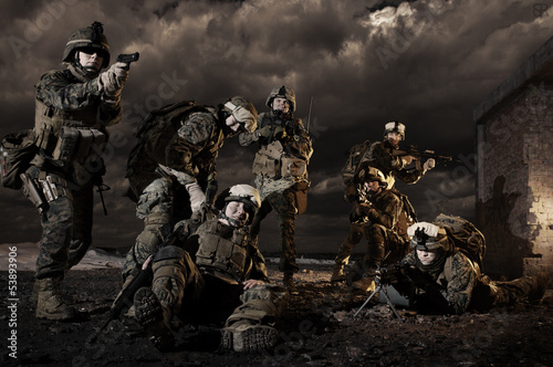 фотография U.S. Marines under fire, rescues colleague