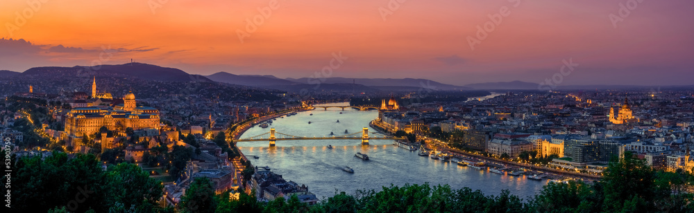 Obraz na płótnie Panoramic view over the budapest at sunset w salonie