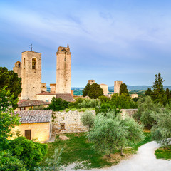 Wall Mural - San Gimignano town on sunset, towers and park. Tuscany, Italy