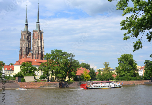 Obraz w ramie Boats on the River Odra and Kathedral Wroclaw