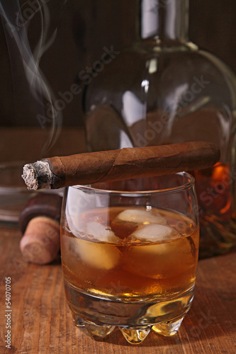 Obraz w ramie whisky and cigar