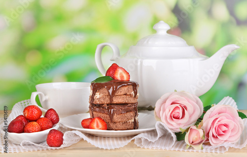 Naklejka na szybę Chocolate cake with strawberry