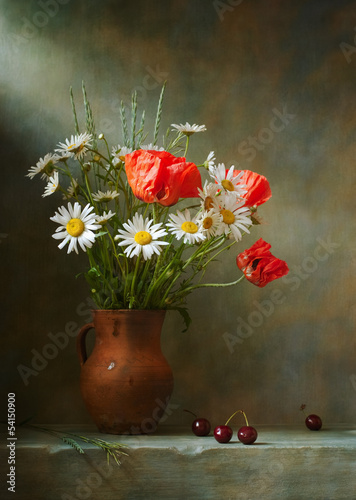 Naklejka na kafelki Still life with poppies and daisies