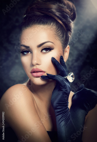 Naklejka - mata magnetyczna na lodówkę Beauty Fashion Girl Portrait. Vintage Style Girl Wearing Gloves