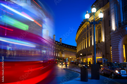 Cuadros en Lienzo Art double-decker. Piccadilly Circus in London by night