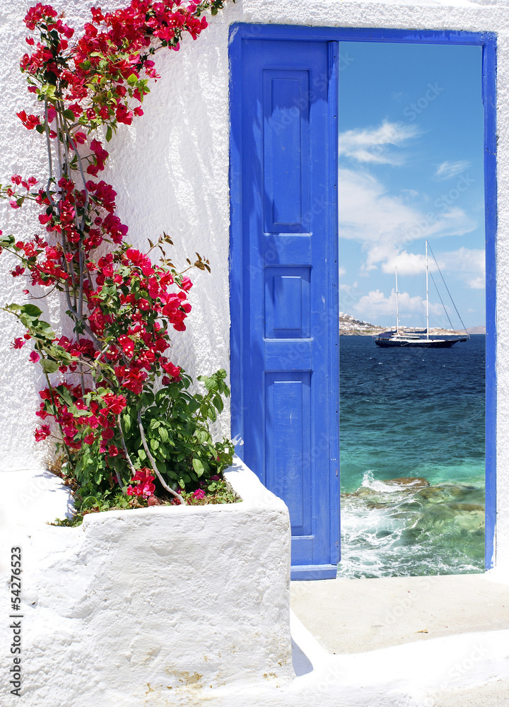 Tradycyjne greckie drzwi na wyspie Mykonos, Grecja - obrazy, fototapety, plakaty 