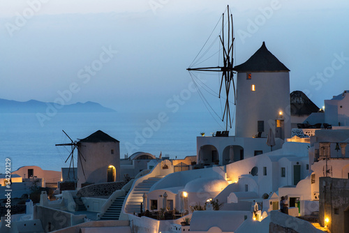 Nowoczesny obraz na płótnie Oia village in evening after sunset, Santorini, Greece