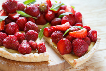 Canvas Print - crunchy tart with ripe strawberries