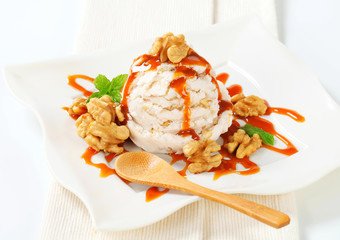 Sticker - Walnut ice cream with caramel sauce