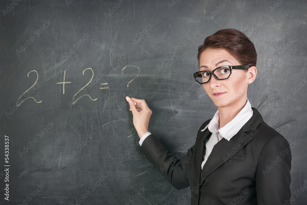 Слабый учитель. Строгая учительница. Держит училку. Учитель word. Образ учителя.