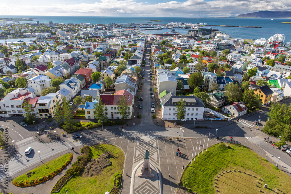Obraz na płótnie Reykjavik with view on Leif Eriksson Statue, Iceland w salonie