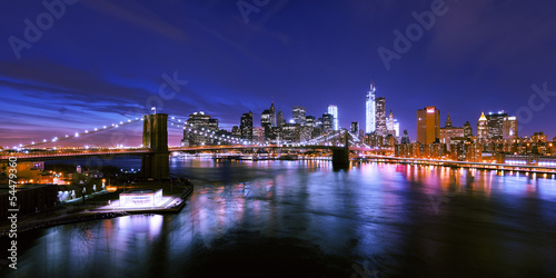 Fototapeta na wymiar Widok z góry na Nowy Jork podczas nocy
