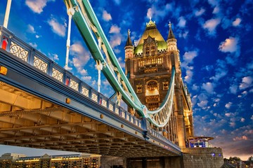 Canvas Print - Beautiful lights of Tower Bridge in London