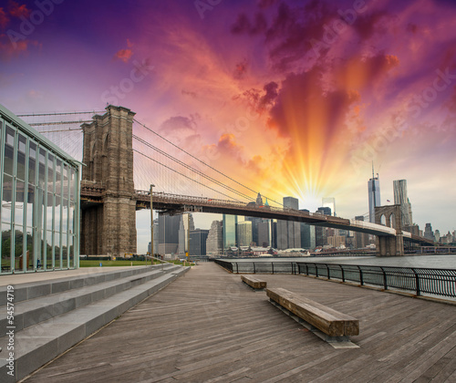 Plakat na zamówienie Brooklyn Bridge Park, New York. Beautiful view of Bridge and Man