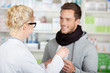 © contrastwerkstatt - mann kauft medikament in der apotheke