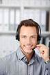 © contrastwerkstatt - lächelnder mann mit headset