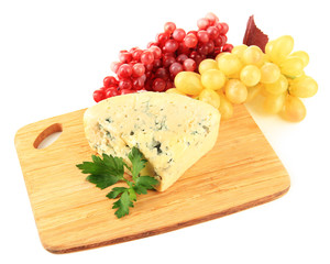 Fototapete - Tasty blue cheese and grape on cutting board, isolated on white