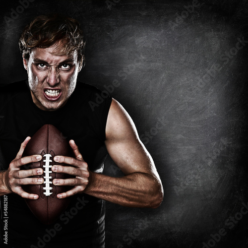 Foto-Fahne - Football player portrait holding american football (von Maridav)