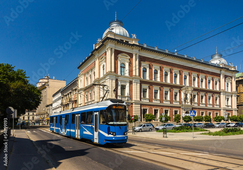 nowoczesny-tramwaj-eu8n-w-krakowie-polska