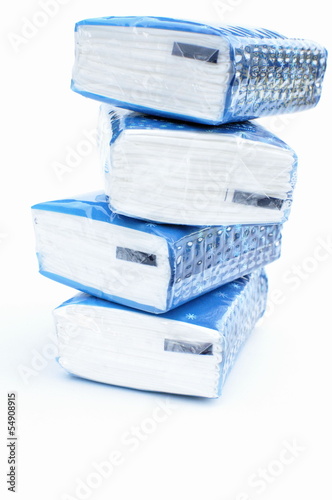 Paquets de mouchoirs en papier Photo Stock | Adobe Stock