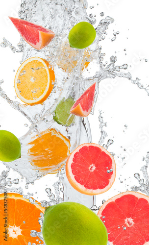 Tapeta ścienna na wymiar Fresh oranges, lime amd grapefruits falling in water splash