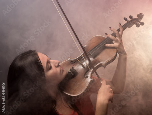 Fototapeta na wymiar The girl plays on a violin
