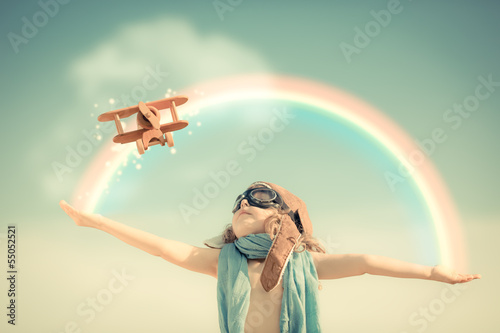 Naklejka na szybę Happy kid playing with toy airplane