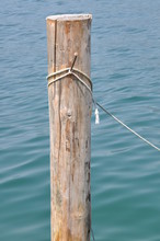 Single Wooden Bollard With Rope