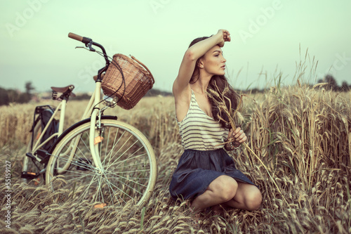 Naklejka na meble Young woman on field looking someone