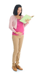 Wall Mural - pregnant Asian woman reading book