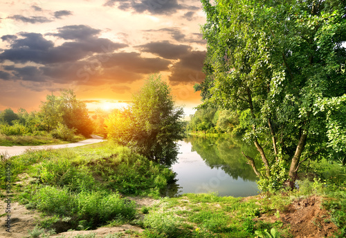 Naklejka na kafelki Road along the river