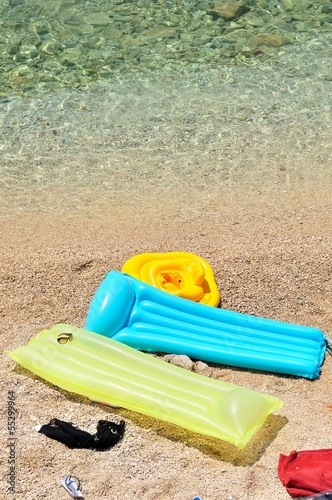 Fotografie, Obraz Colorful floating beds with beach items in pebbly beach