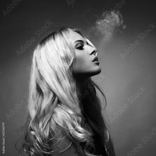 Fototapeta na wymiar Beautiful lady smokes