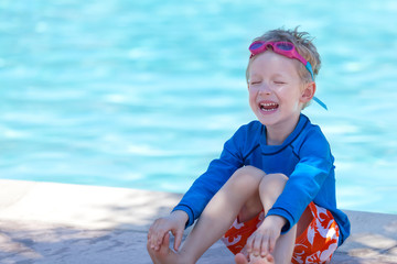 Canvas Print - kid by the swimming pool