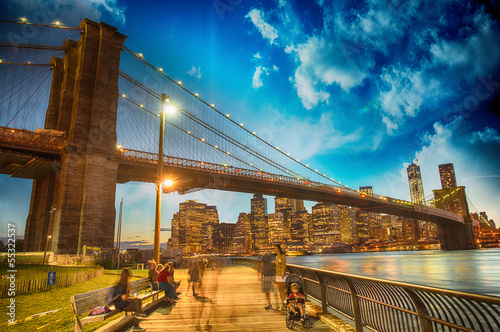 Nowoczesny obraz na płótnie Wonderful view of Brooklyn Bridge and Manhattan skyline at sunse