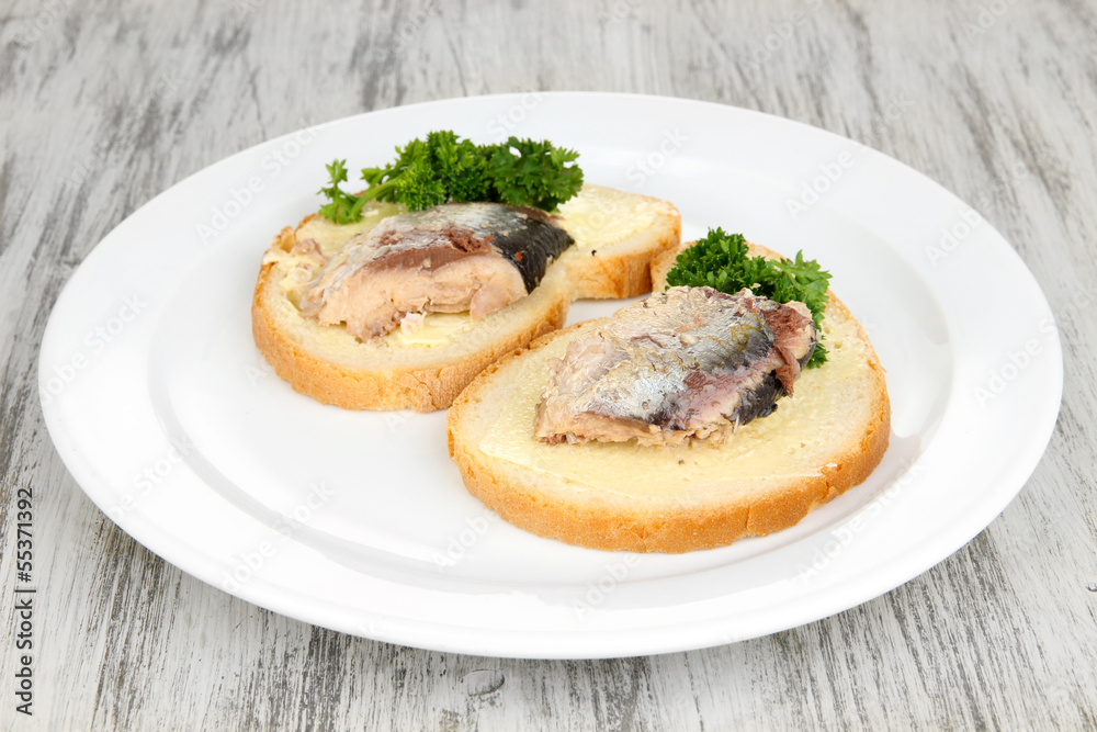 Tasty sandwiches with scomber, close-up