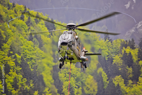 Naklejka na szybę Hubschrauber im Lasteneinsatz